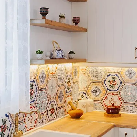Anatoli Traditional