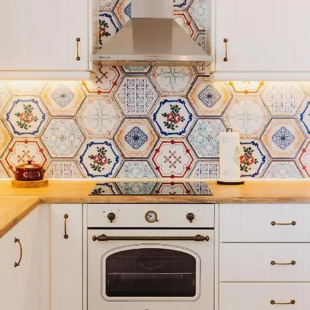 Anatoli Traditional * Archangelos (Rhodes)