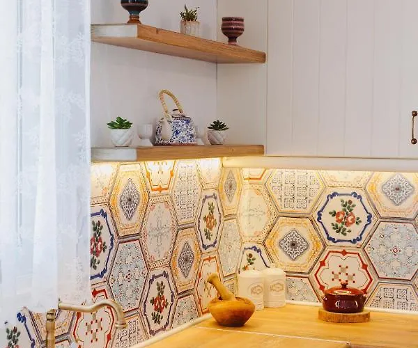 Anatoli Traditional